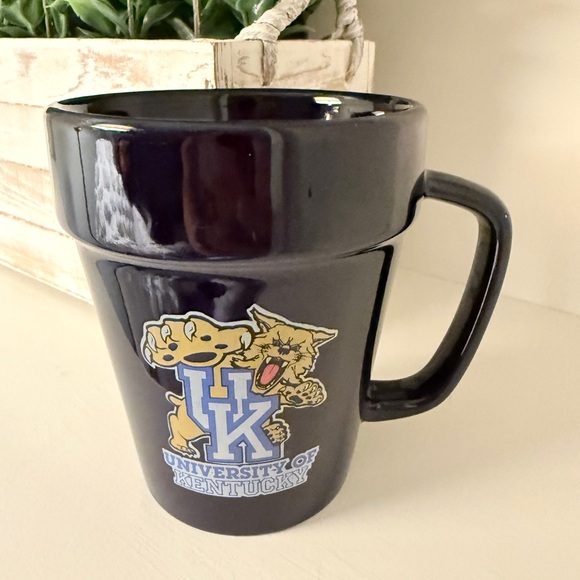 University of Kentucky Ceramic Coffee Mug Blue Wildcat UK Vintage - Picture 1 of 11
